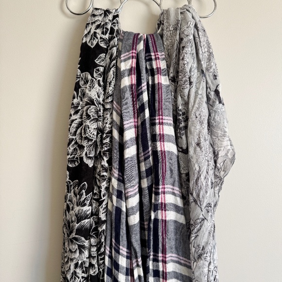 Banana Republic Cotton Scarves - Picture 1 of 4